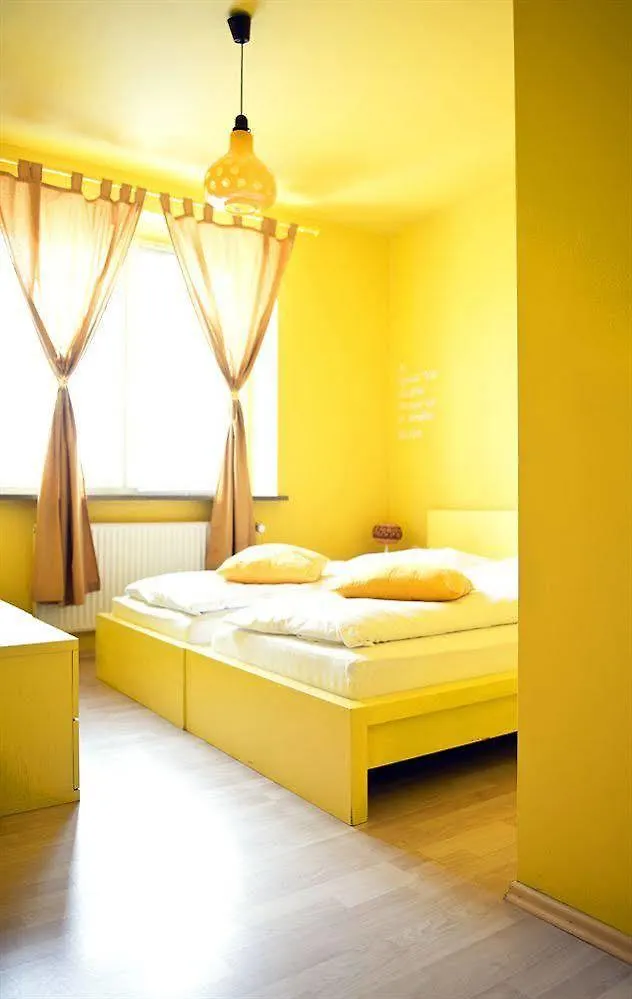 Hotel Achterbahn München 3*,